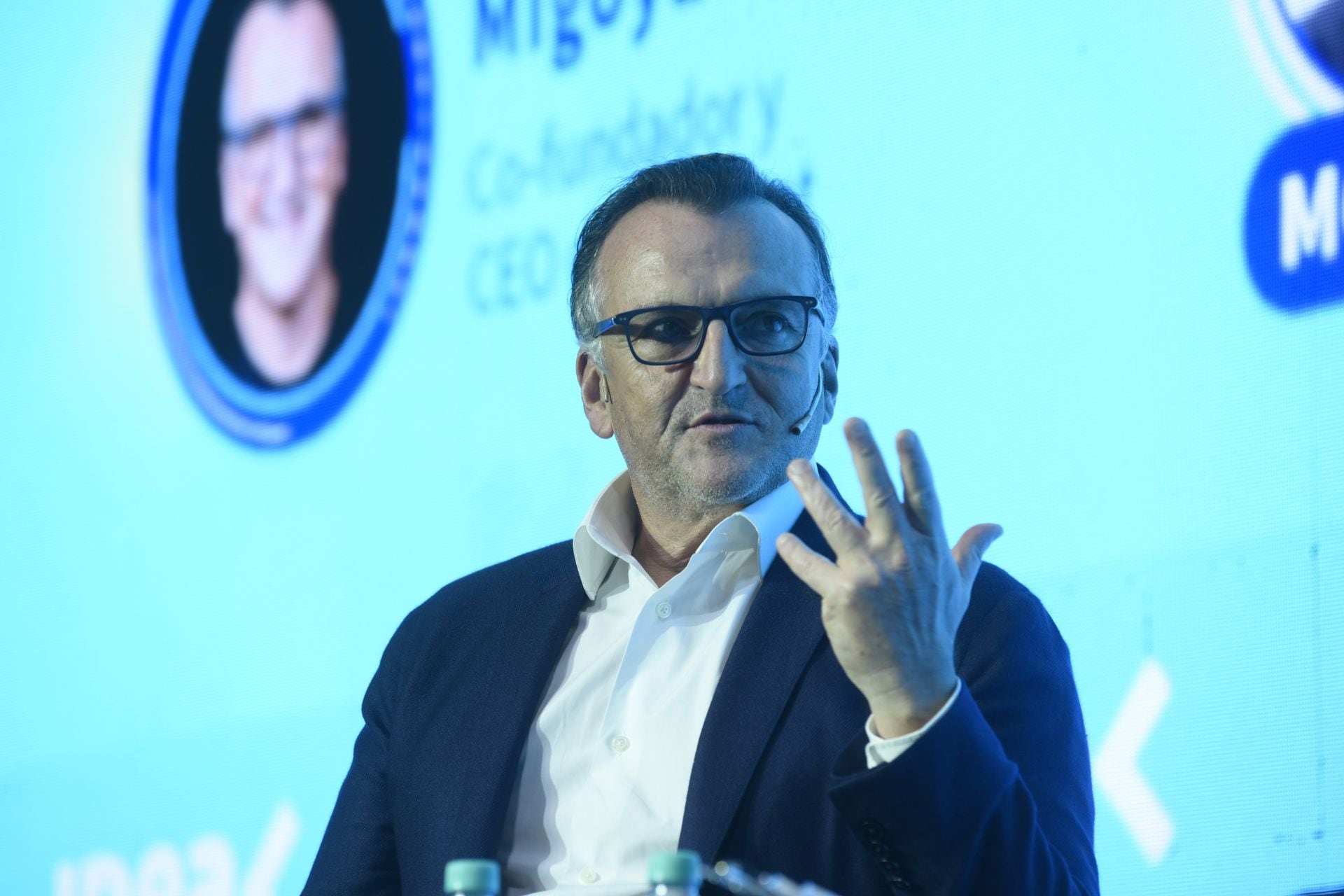Martín Migoya, CEO y confundador de Globant, explicó que los AI Pods introducen un modelo más inteligente, que ejecuta la IA adecuada a través de agentes paralelos