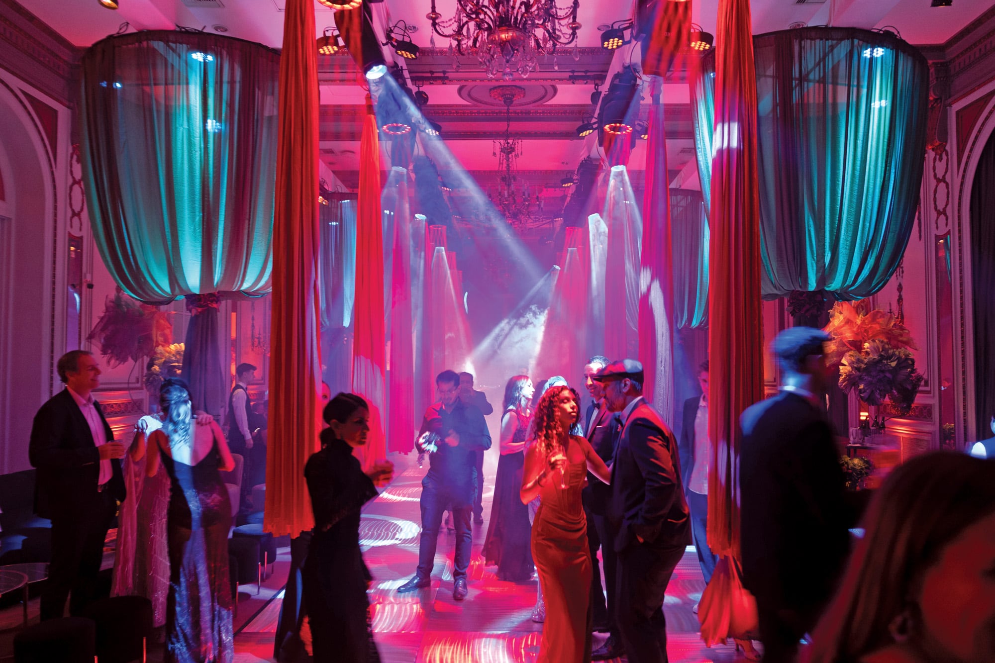 La ambientación de cada salón del Hotel Alvear busco recrear el clima escenográfico de las puestas de las obras que marcaron hitos a lo largo de los veinte años de The Stage Company