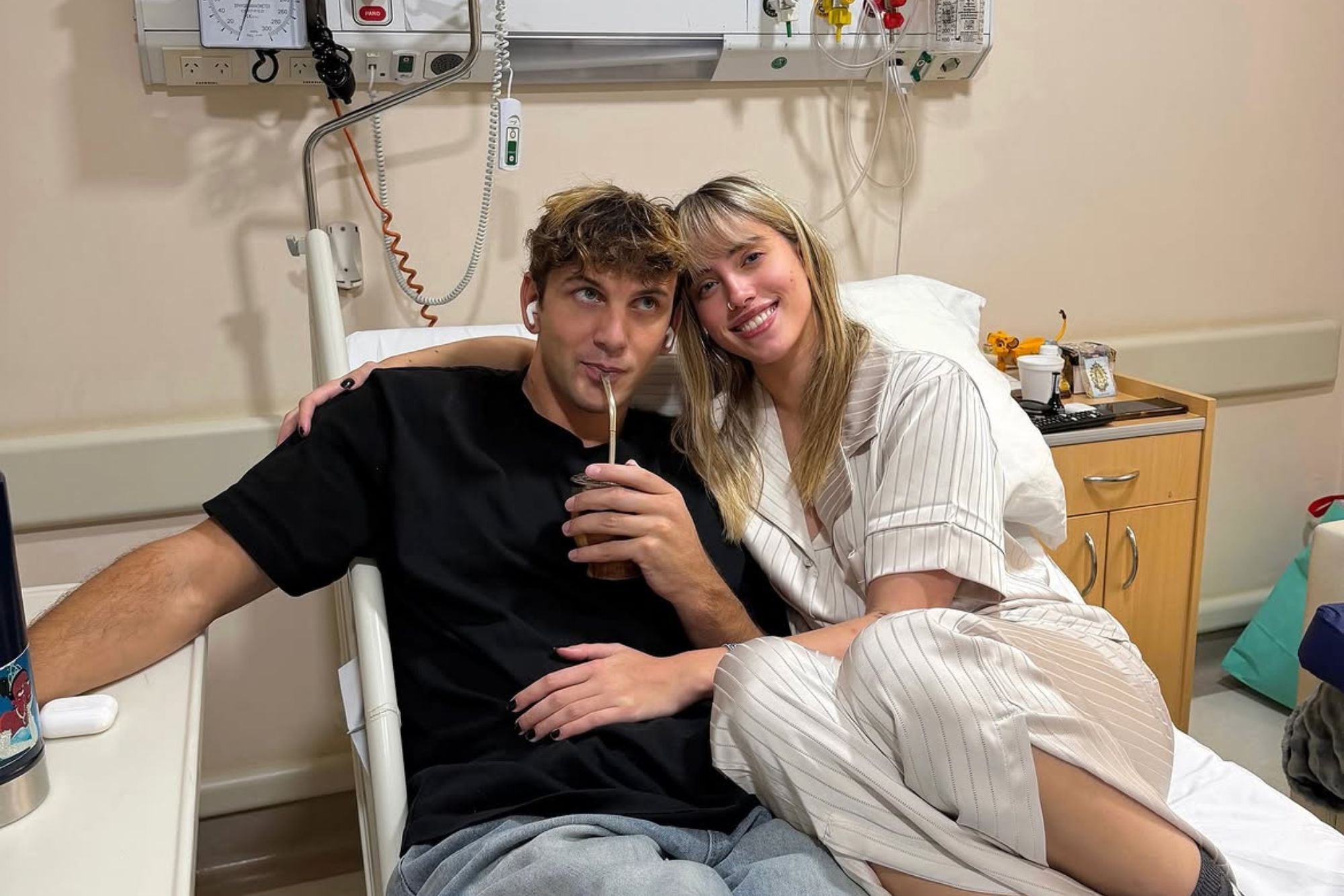 Denisse junto a su novio Bautista durante su internación (Foto: Instagram @denisse_belen_gonzalez)