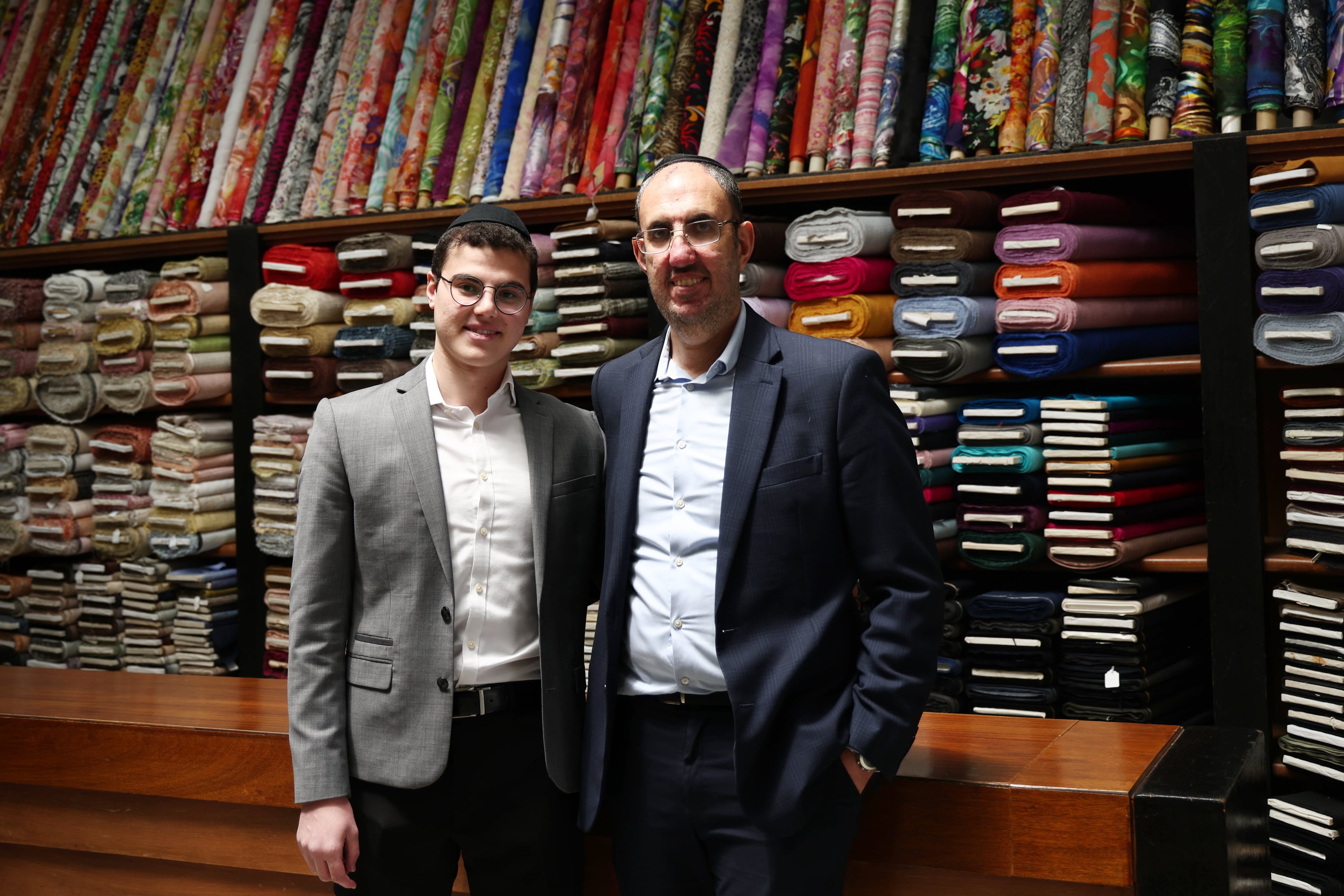 José, al frente de una tradicional sedería que lleva su nombre, se entusiasma con la llegada de clientes de zona norte gracias al subte, aunque cree que se deberá reordenar el tránsito