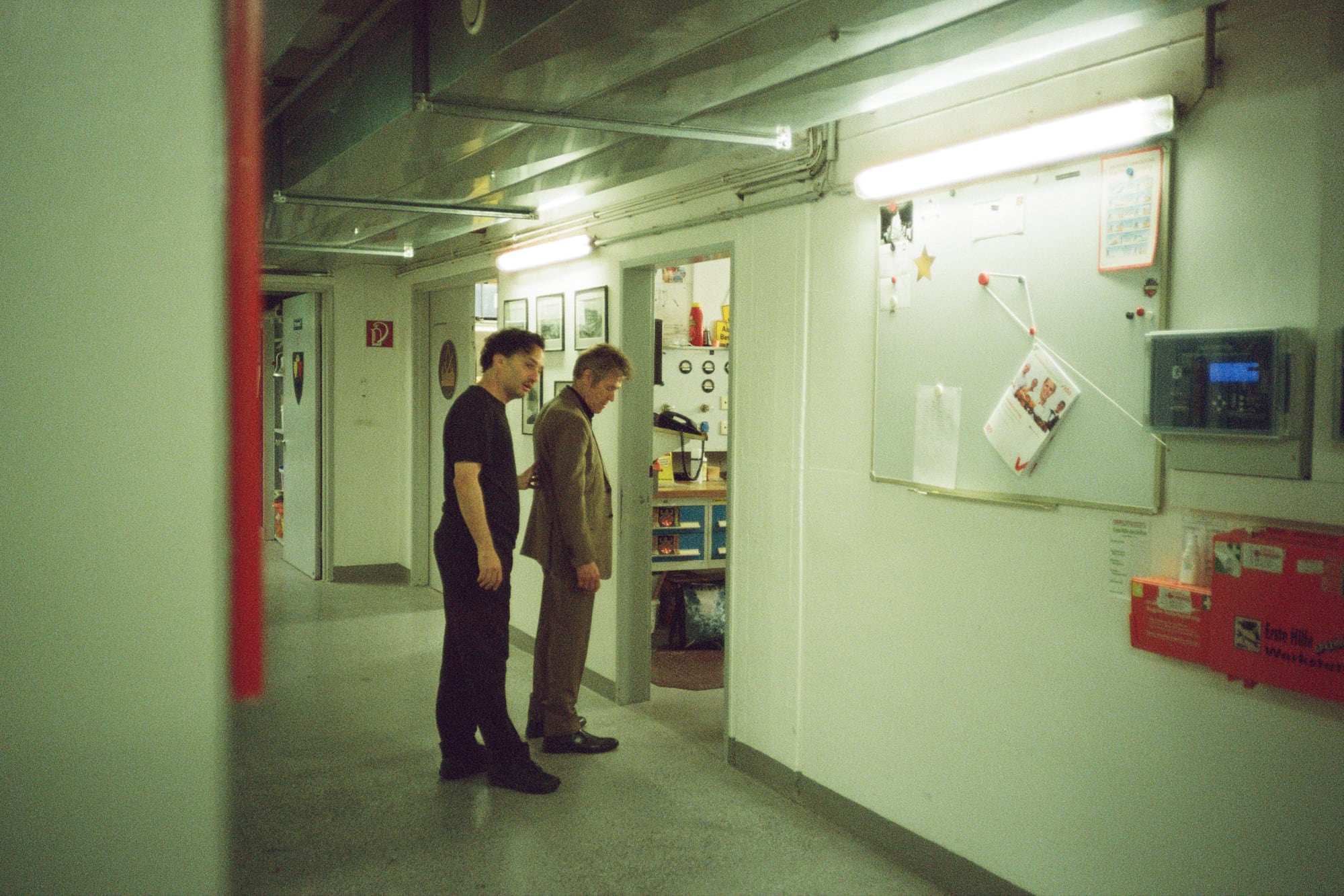 Solnicki reconoció que la película “está definitivamente compuesta para honrar a Willem como un animal de escenario, y la idea misma del edificio en el que trabaja es como una señal para que él flote como lo hace a través de esos espacios”