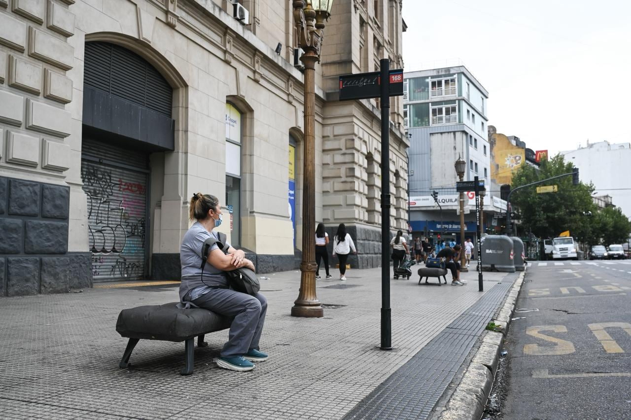 Paro General por la reforma laboral.
Recorrida por el barrio de Once.