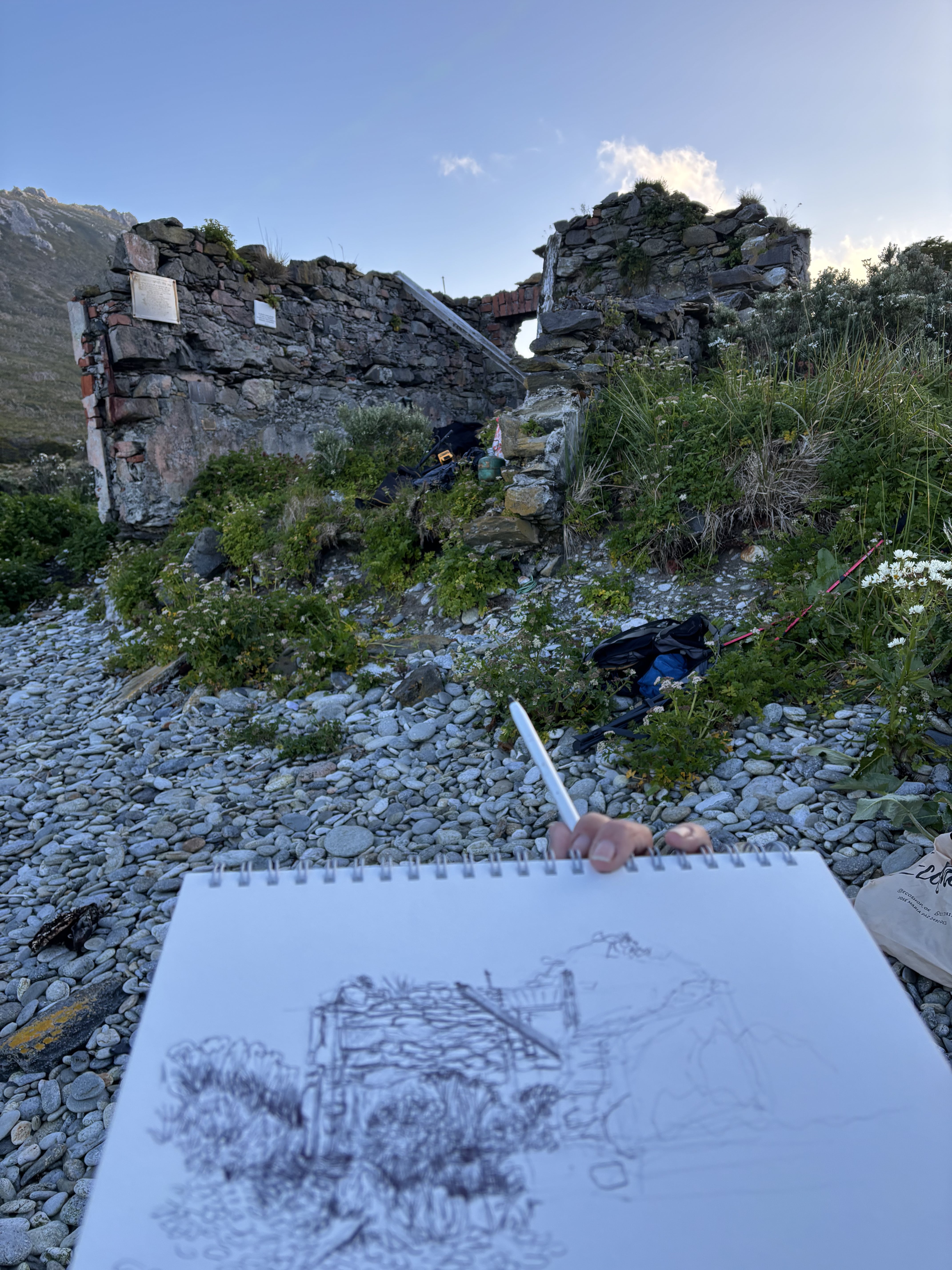 Bocetando el refugio de Luis Piedrabuena