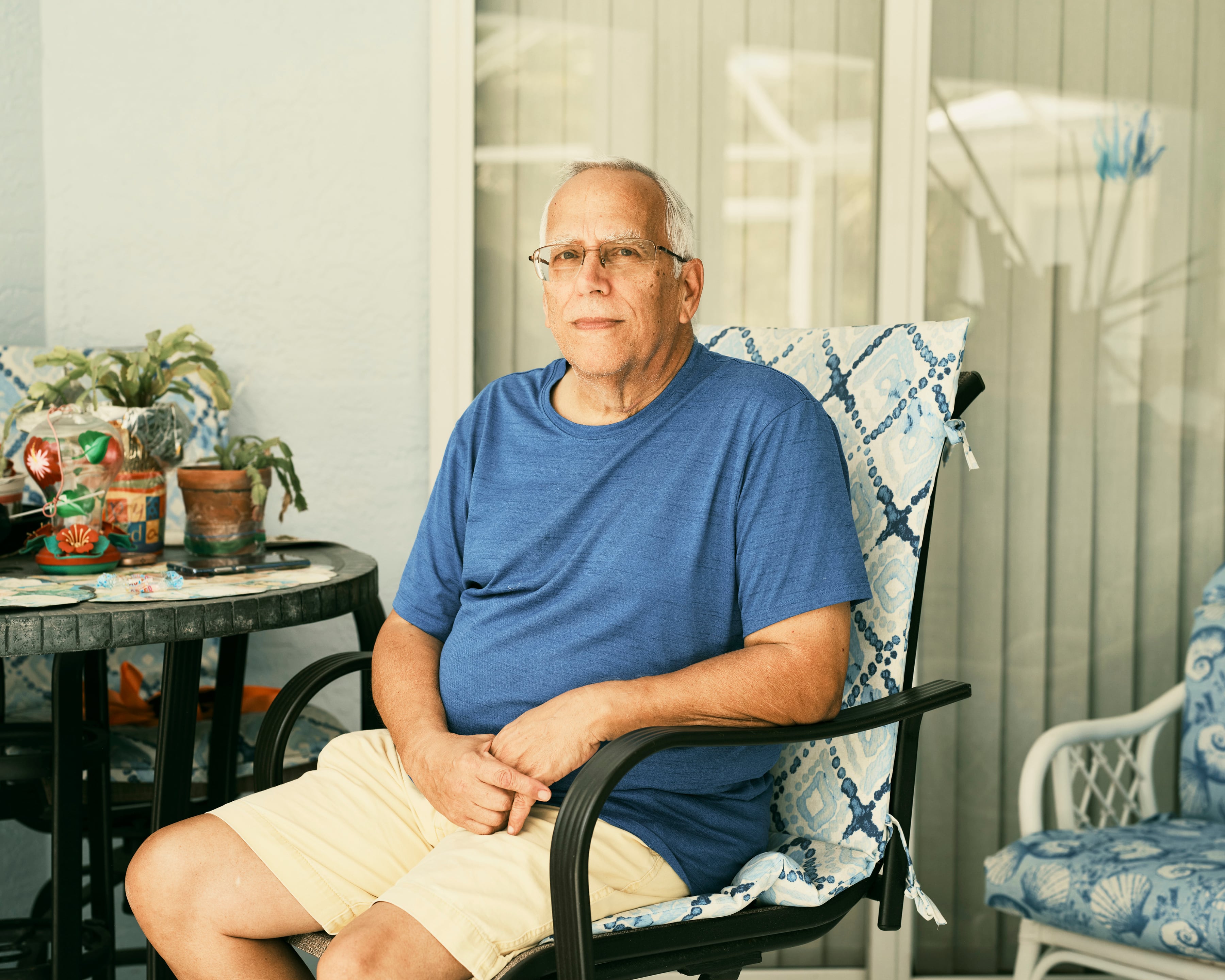Louis Prevost, hermano mayor del papa León XIV, en su casa de Port Charlotte, Florida