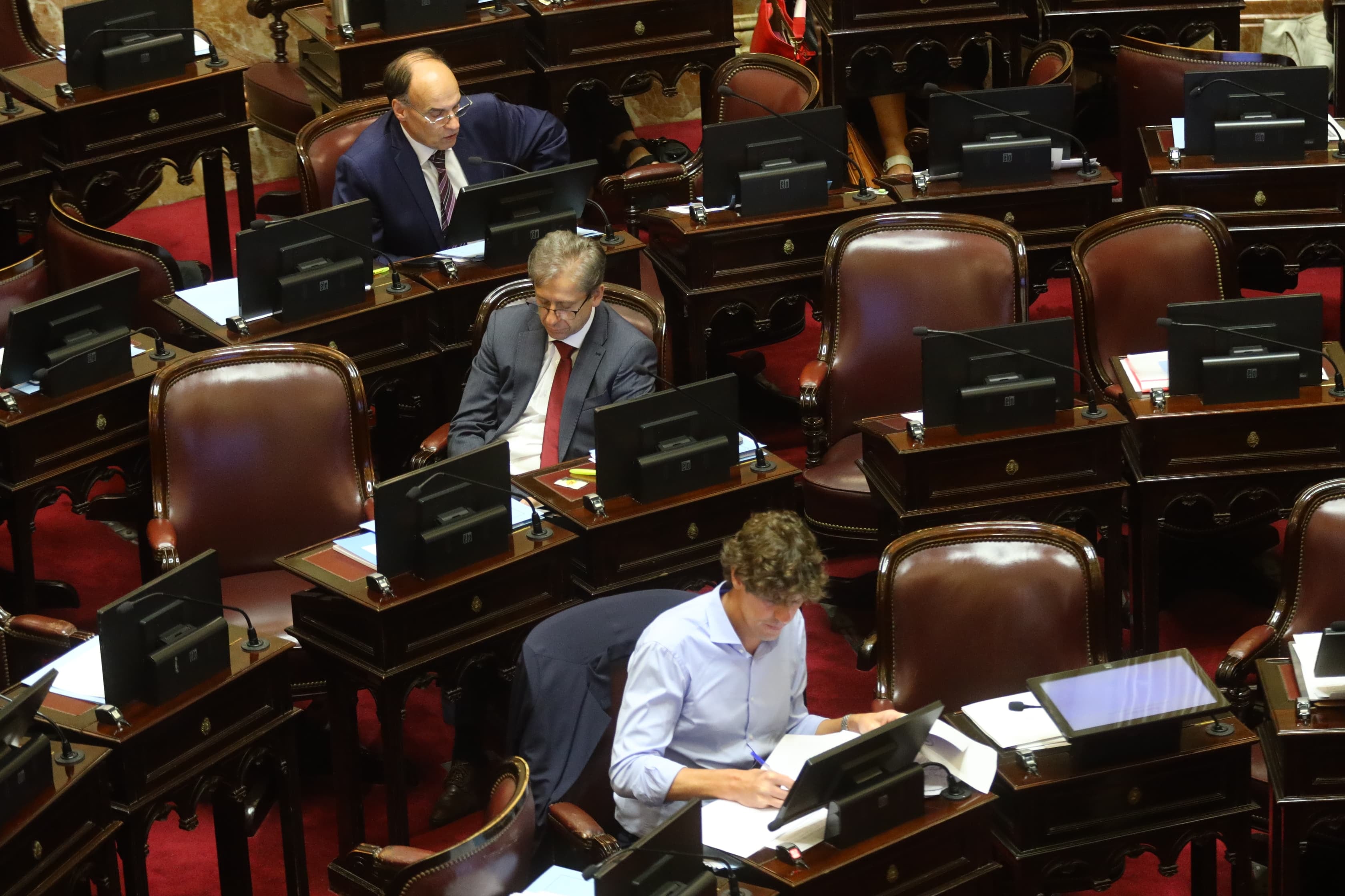 Los senadores de la UCR Pablo Blanco, Eduardo Vischi y Martín Lousteau