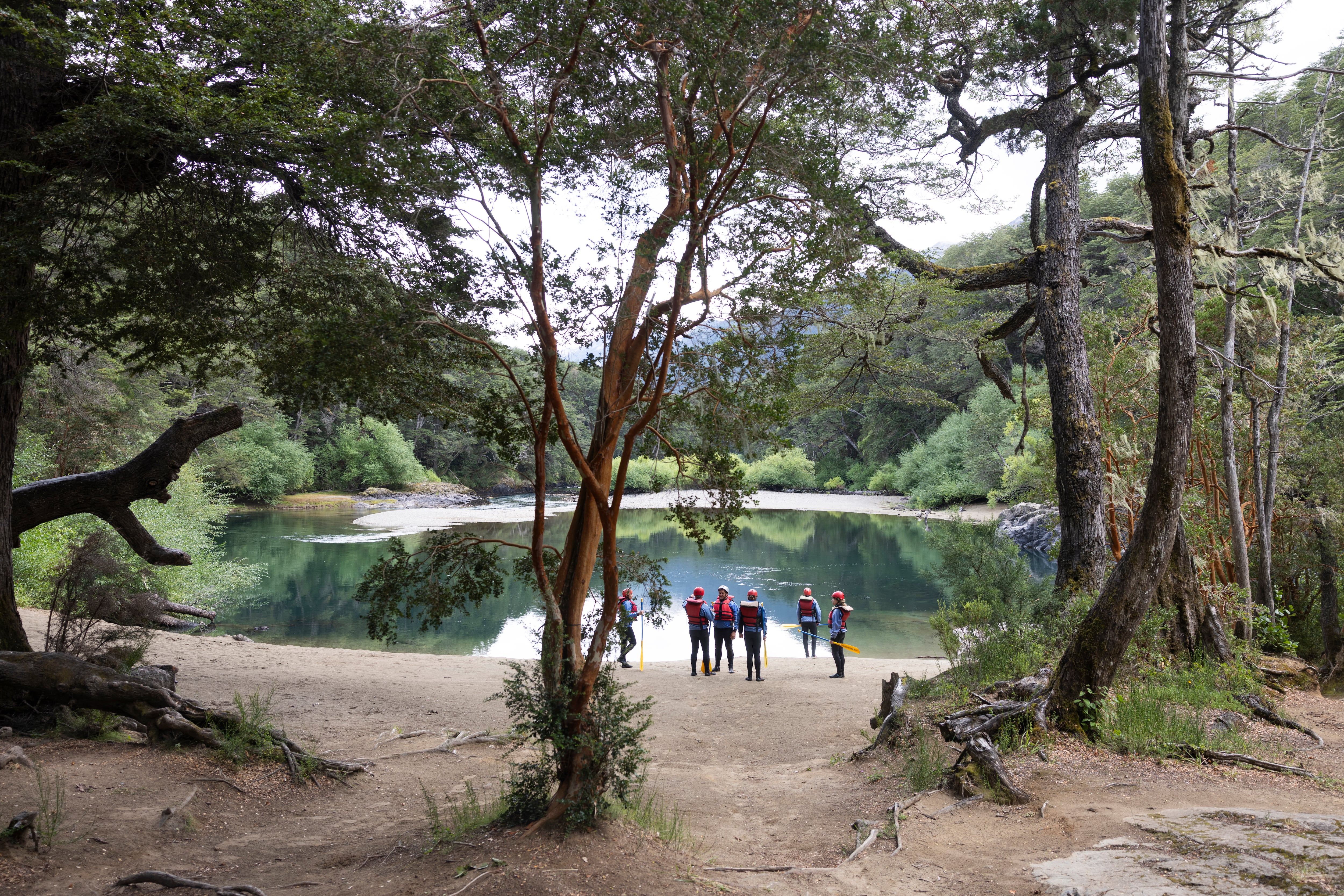 Entre Bariloche y la frontera chilena, el río modela uno de los paisajes más impactantes de la región.