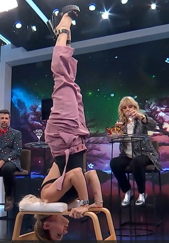 Evangelina Anderson sorprendió con una pose de yoga en el programa Los 8 escalones y Pampita soltó un comentario que llamó la atención de todos (Fuente: Captura de pantalla)