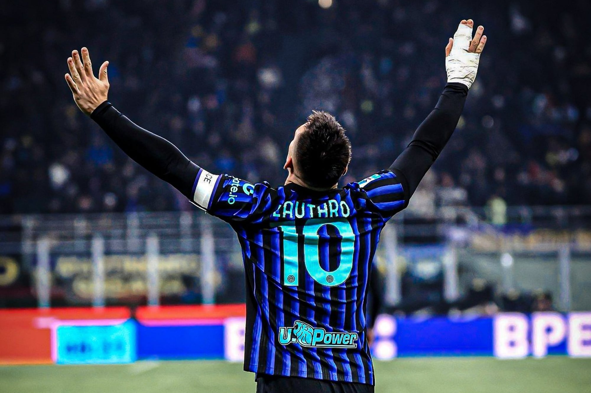 El show de Lautaro Martínez: cabezazo letal, asistencia, luxación de dedo y el gol imposible que se erró