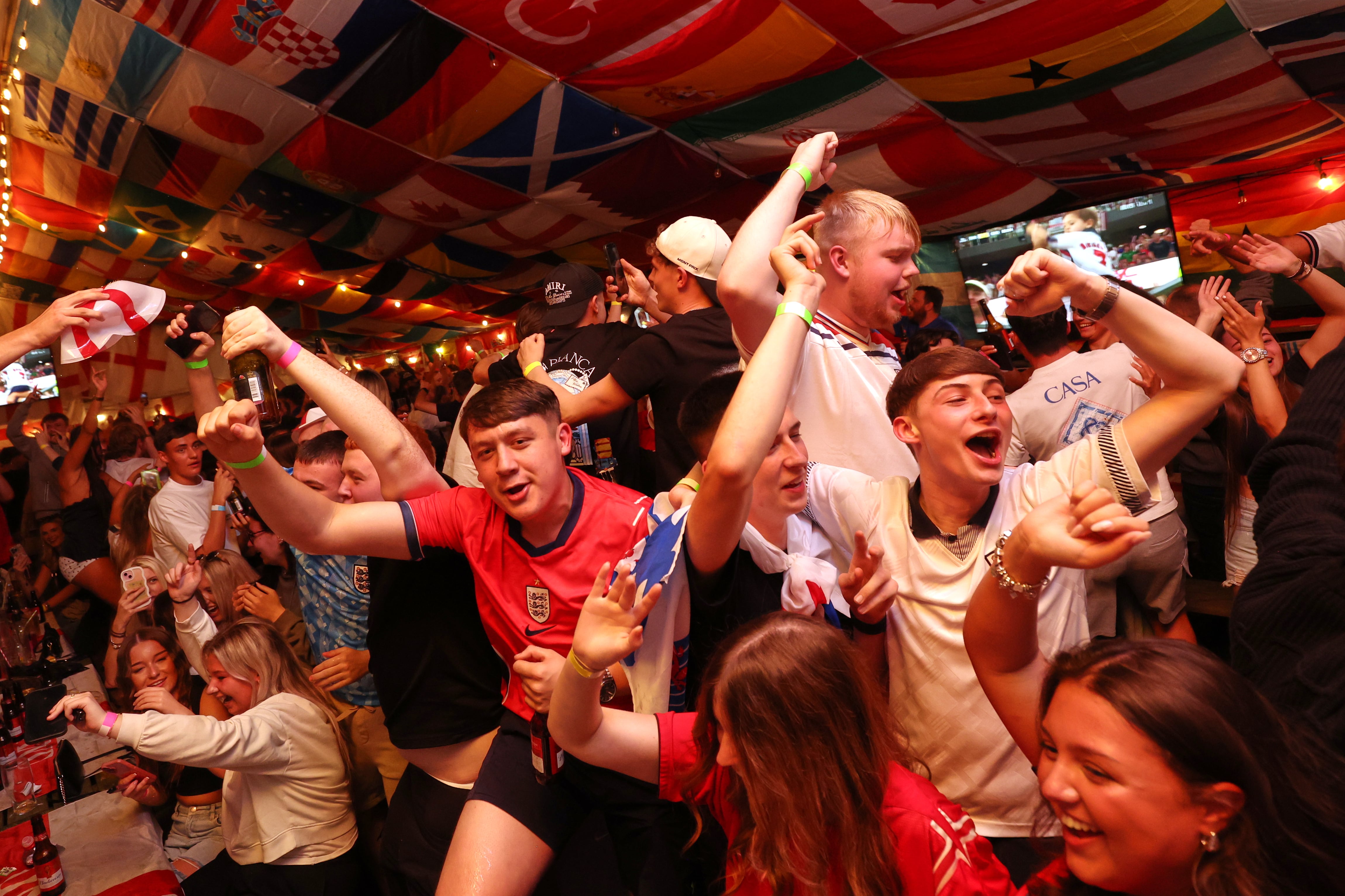 Los hinchas ingleses llegan a esta semifinal envalentonados por la trayectoria reciente de su equipo