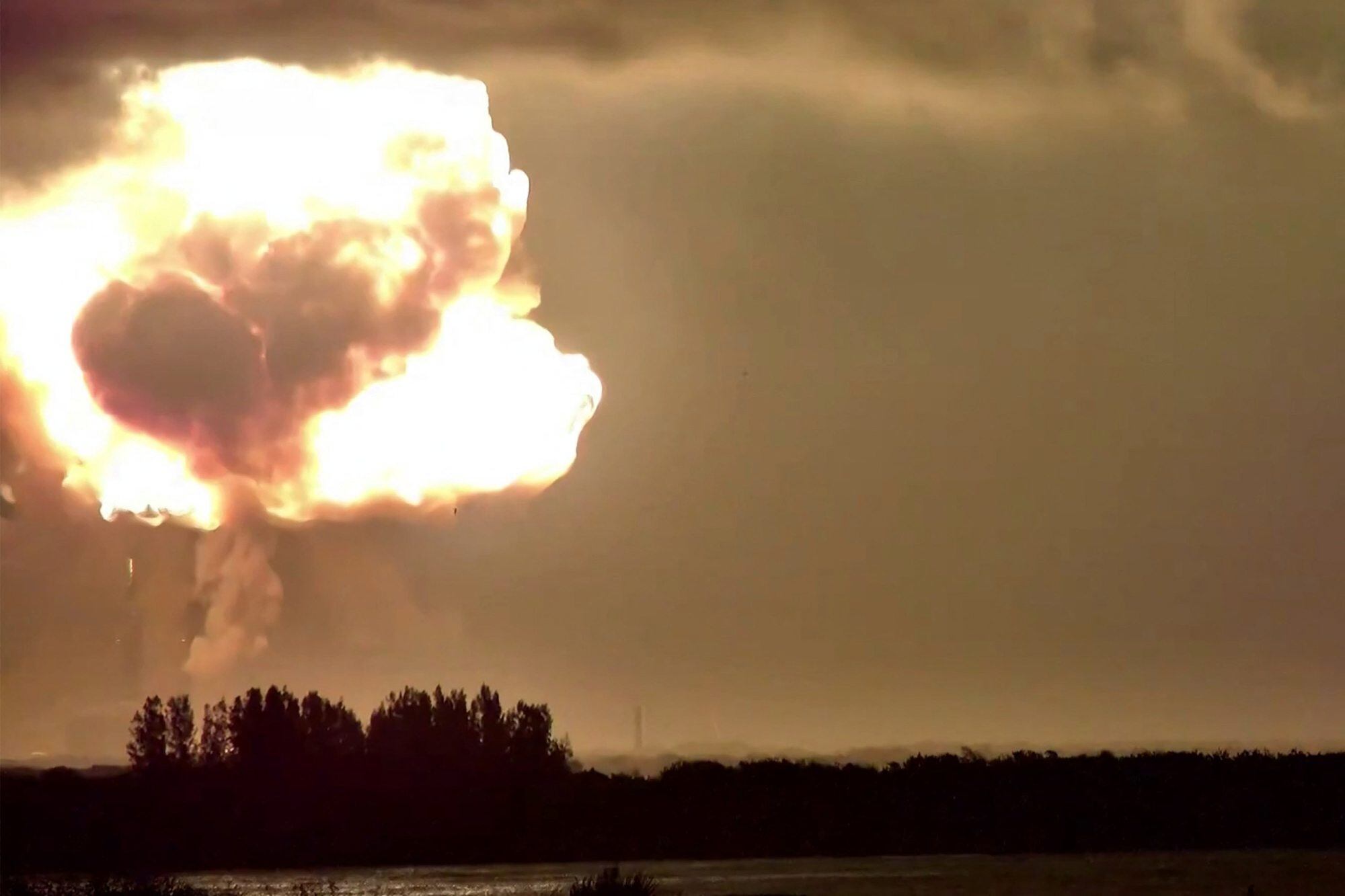 Explotó el cohete New Glenn de la empresa Blue Origin durante una prueba de motores
