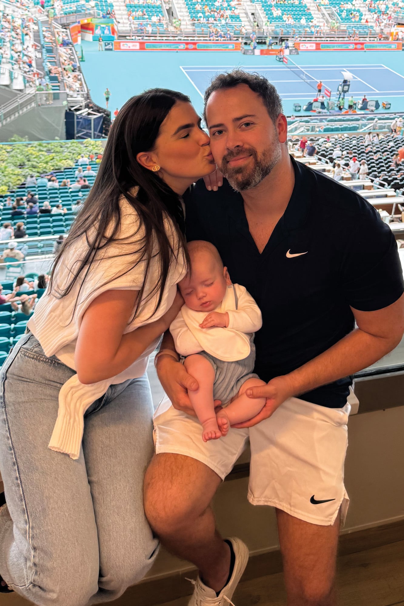 Gianfranco y Alexis
posan con su hijo. “Luca
lo elegí yo y Brooks, su
mamá”, nos cuenta el
heredero de Grecia.