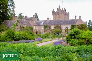 El castillo que inspiró a Shakespeare y guarda un jardín secreto en Escocia