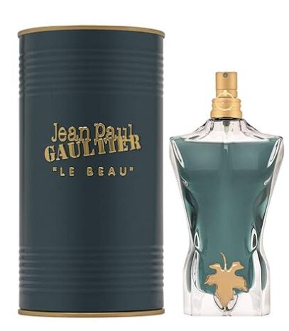 La fragancia combina notas amaderadas con bergamota, semillas de tonka tostadas y coco