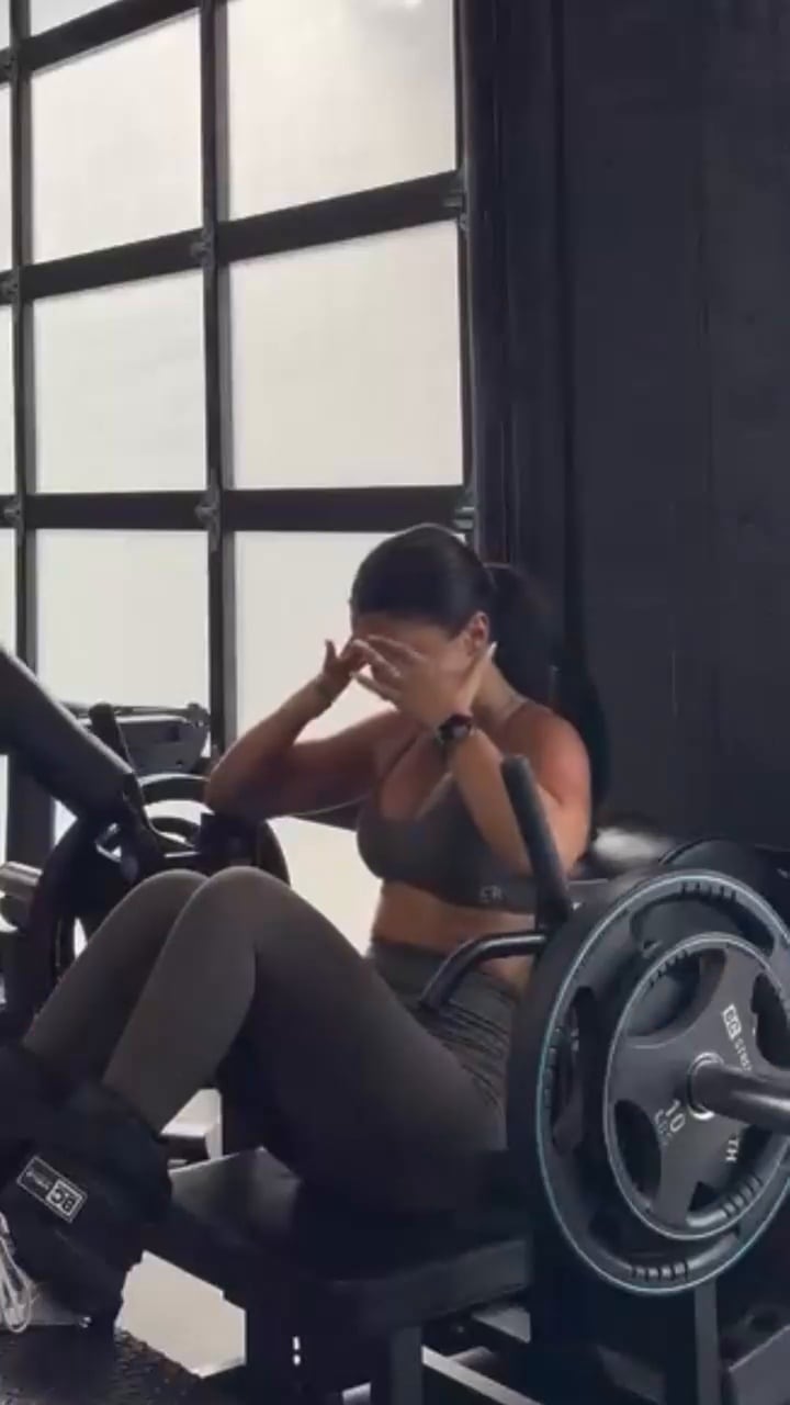 Antonela Roccuzzo incorpora el hip thrust para trabajar la fuerza de la cadera