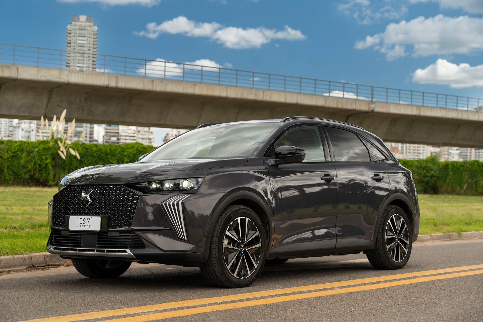 El DS7, el modelo más grande de la terminal de lujo que llega al país