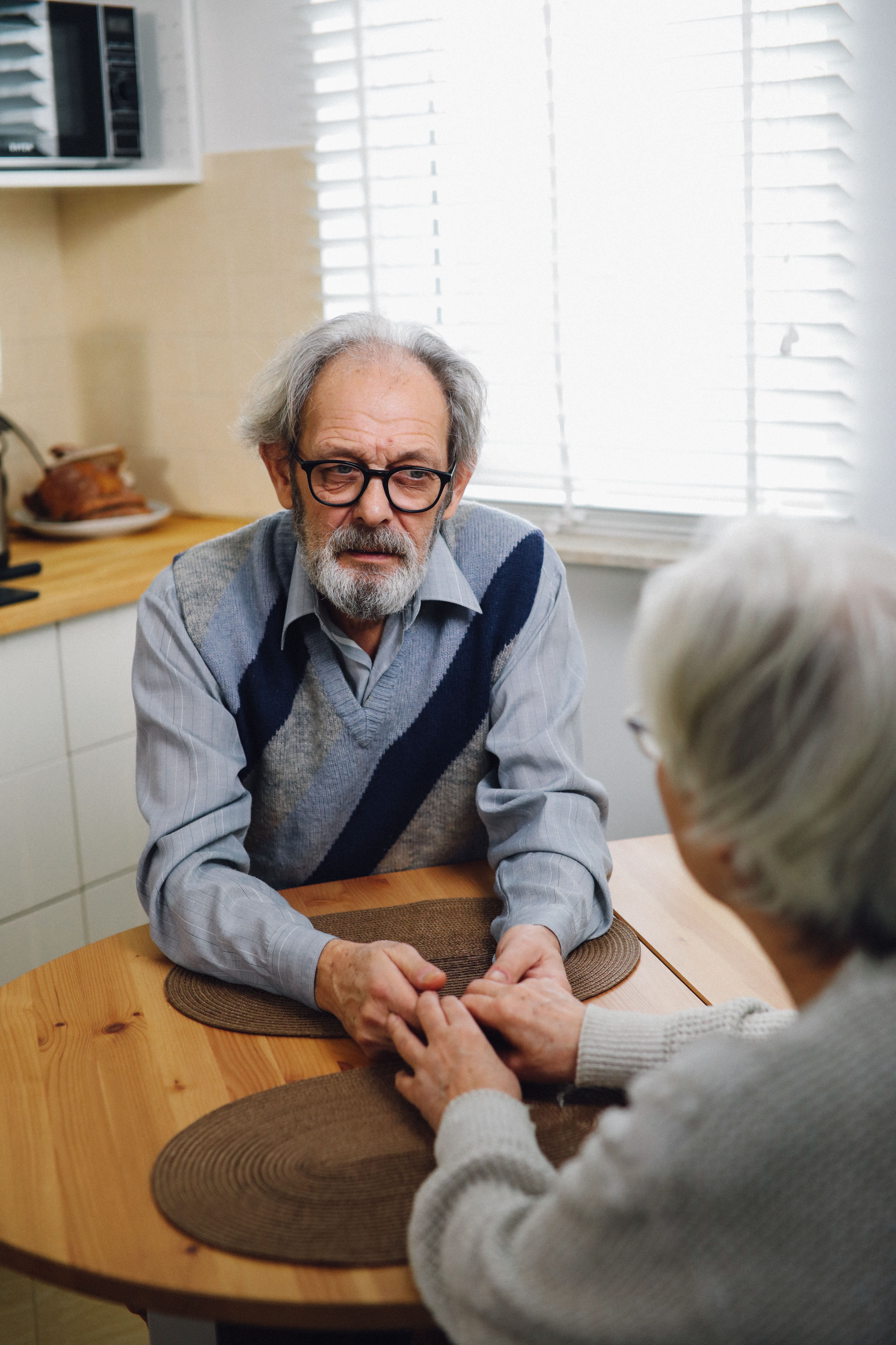 Los modelos indicaron que el aumento de emociones positivas se estabilizaba cerca de la séptima década de vida