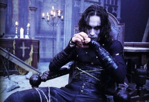 A pesar de ser un éxito póstumo, Brandon Lee fue reconocido por su talento natural en papeles dramáticos gracias a El Cuervo