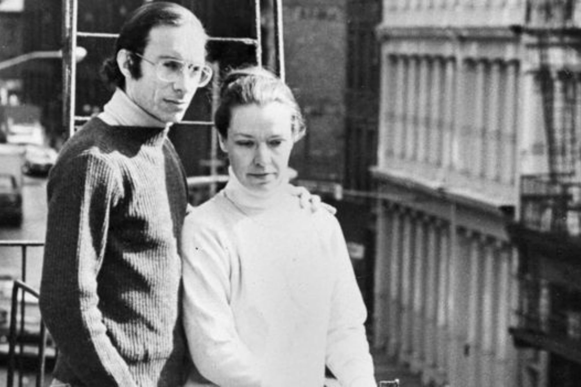 Stanley y Julie Patz, desde su departamento en el que vivían con sus tres hijos