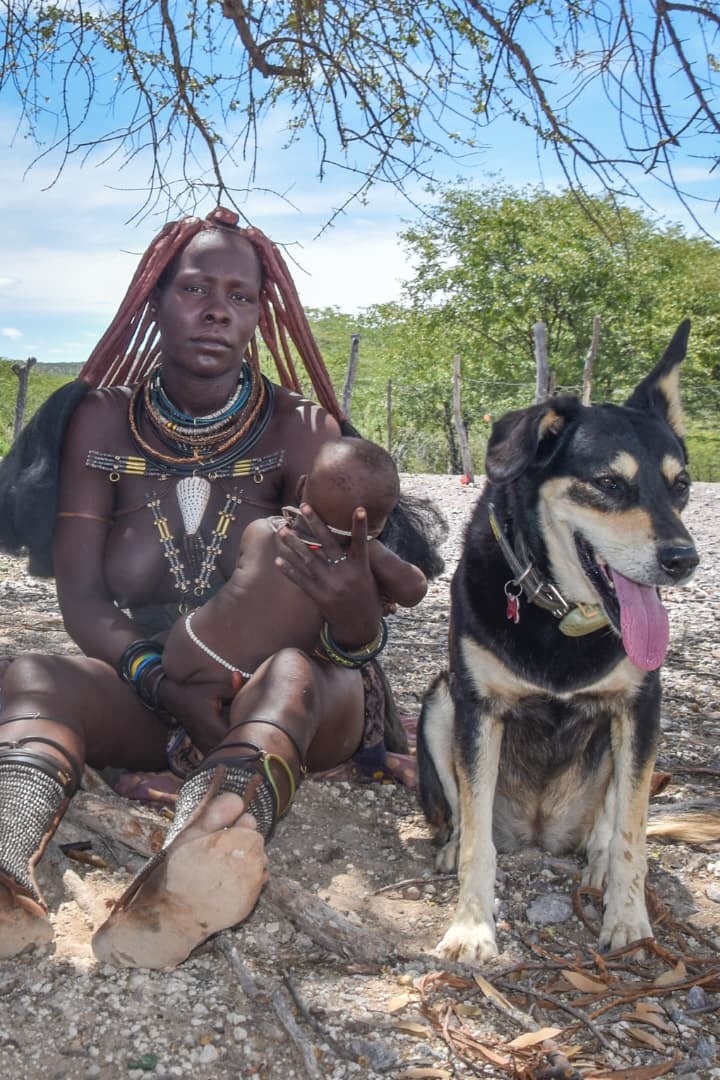 “Son el Yin y el Yang”: la historia del biólogo español que recorre el mundo hace 12 años con sus dos perras rescatadas 14 Roberto y sus perras están terminando un viaje de casi tres años por África (Foto: Gentileza Roberto Sastre)