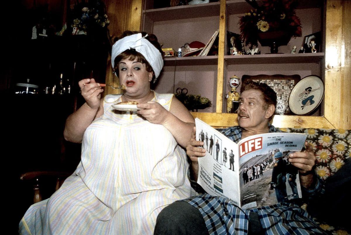 La gran Divine junto a Jerry Stiller en la primer versión en cine de Hairspray