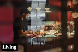 Es diseñador y chef y reformó un departamento de oficinas para hacer su restaurant