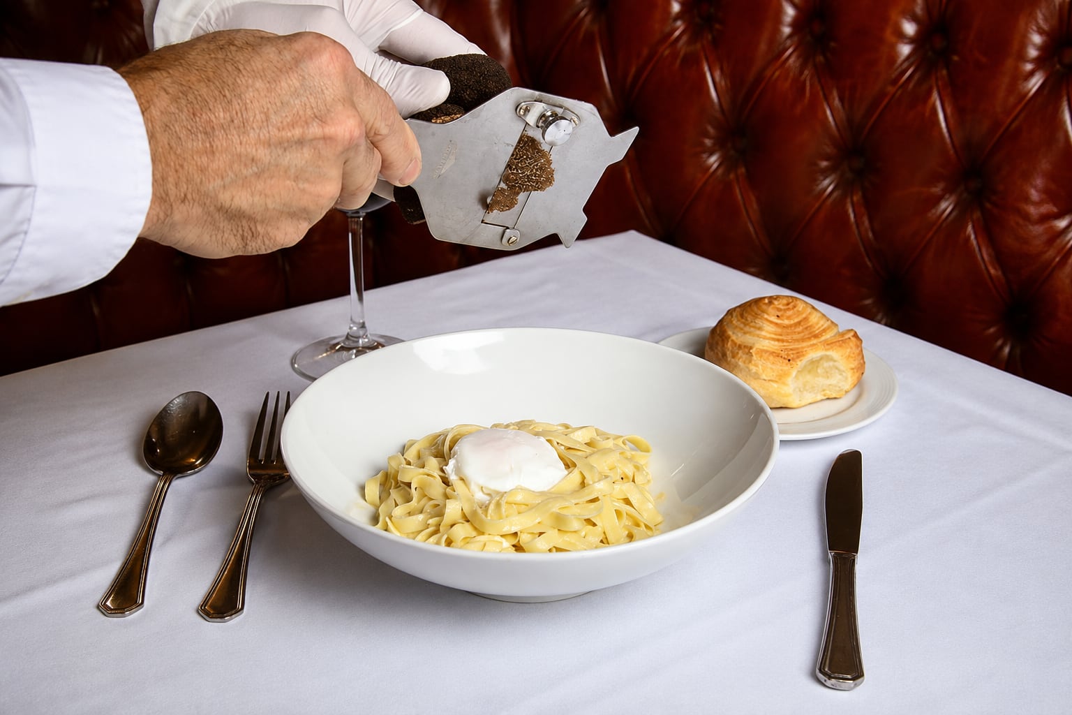 Tagliolini con trufa y huevo poche, en Sottovoce