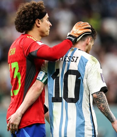 Ochoa y Messi durante el Mundial Qatar 2022