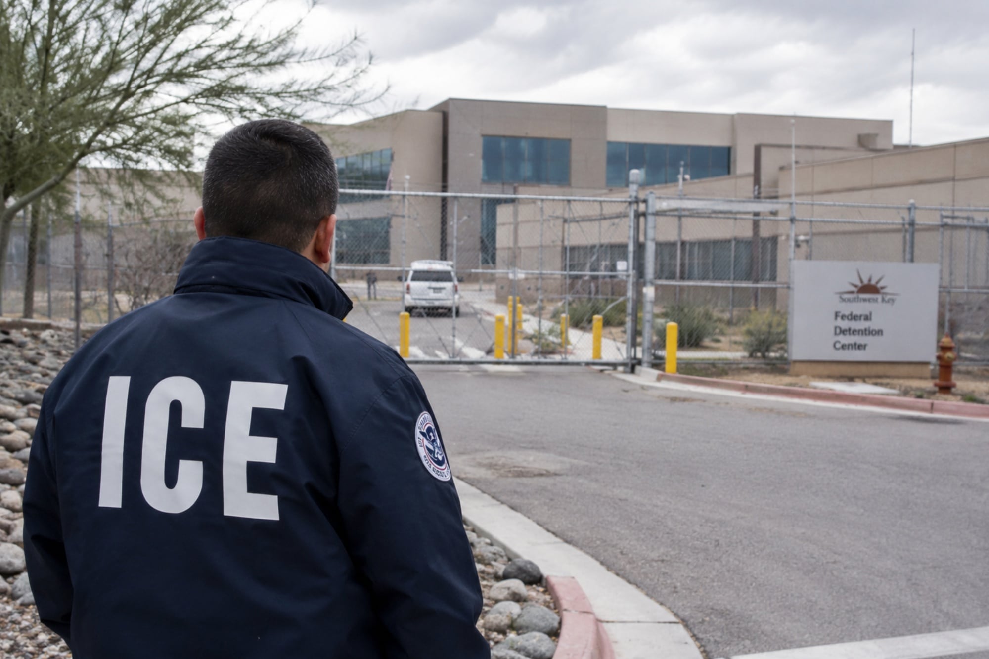 ICE actualizó las normas que regulan los centros de detención migratoria administrados por contratistas privados en Estados Unidos.