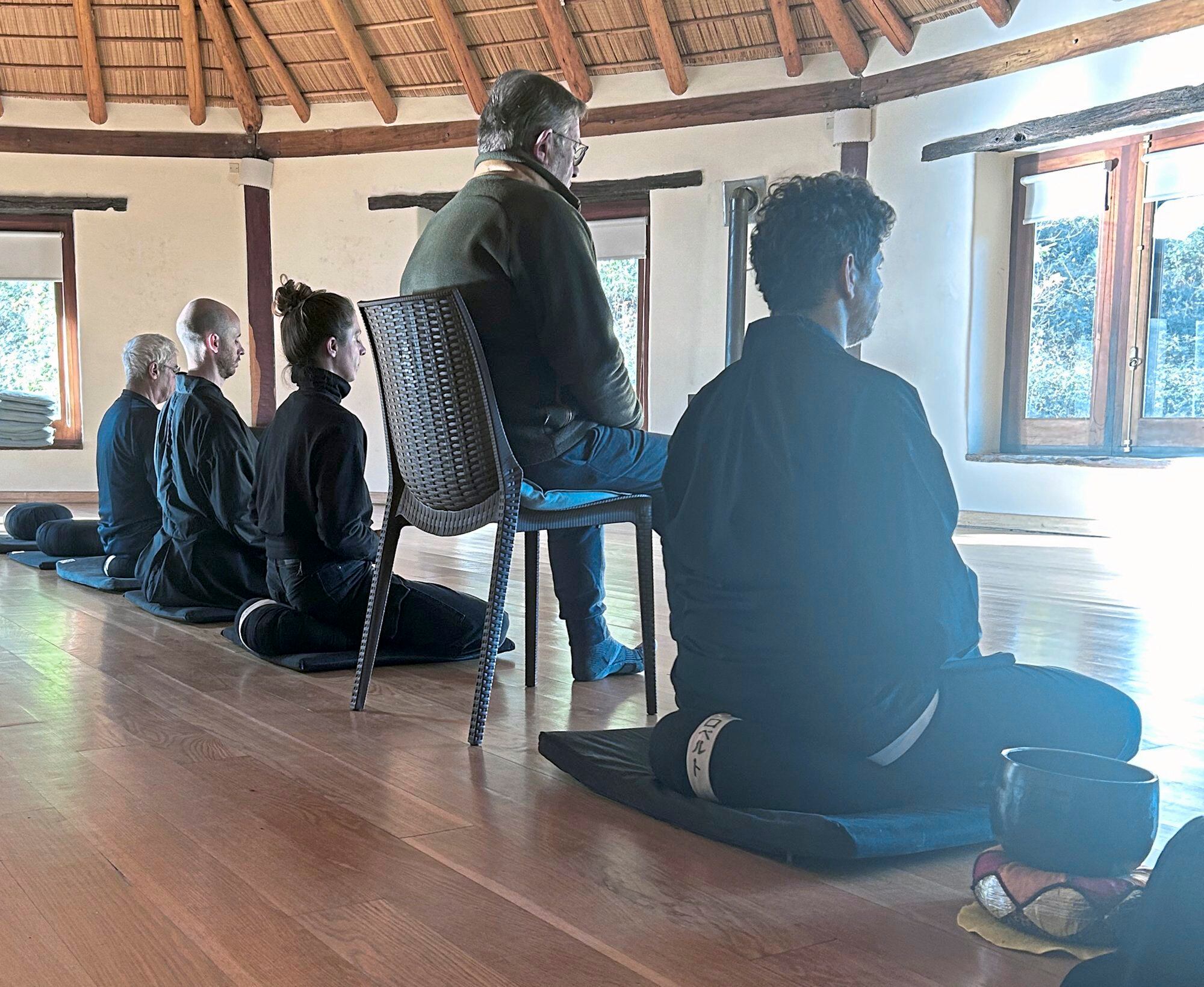 “Considero que cada vez que nos sentamos, esa práctica de zazen es única, personal, intransferible, irrepetible, y cada uno tendrá su propia vivencia y circunstancia particular