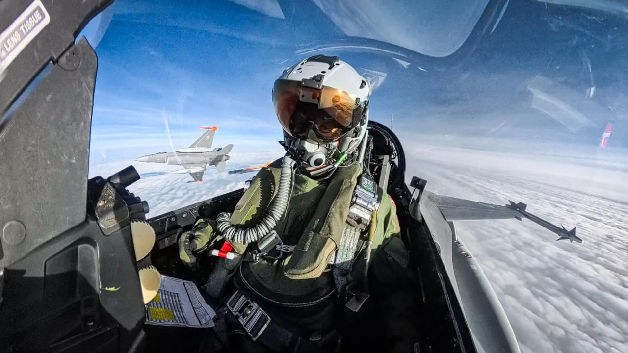 Pilotos de la Fuerza Aérea se entrenan en EE. UU. y esperan hacer este año el primer vuelo de los F-16 en el país