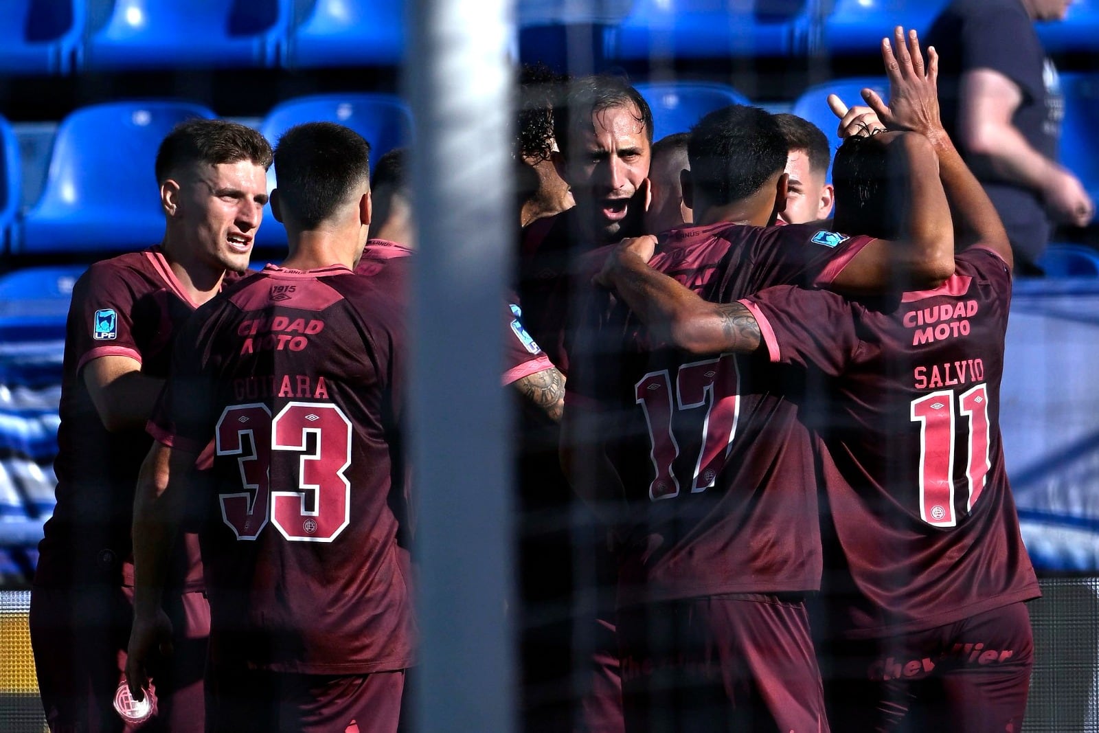 Lanús Venció a Vélez 1-0 en Liniers y Le Quita el Invicto