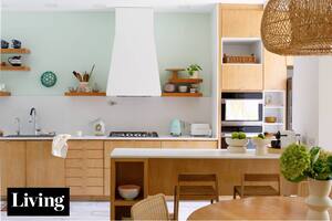 Dos cocinas abiertas donde reina la madera para asociarlas la living-comedor