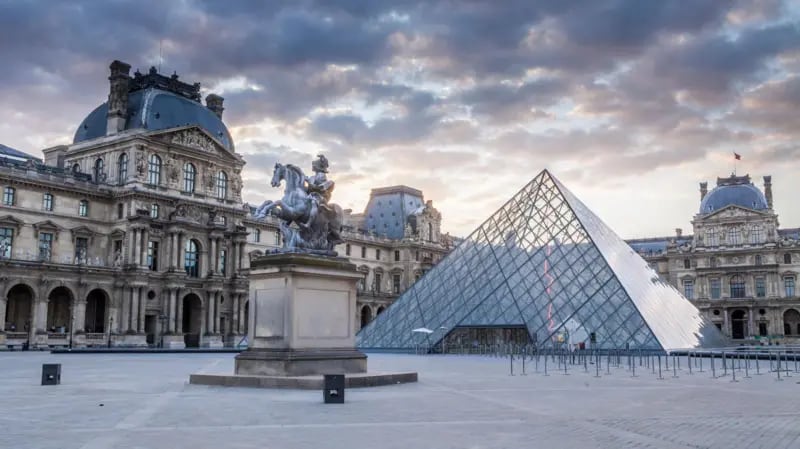 Seis datos del Louvre, el antiguo palacio de la monarquía francesa convertido en el museo más grande del mundo