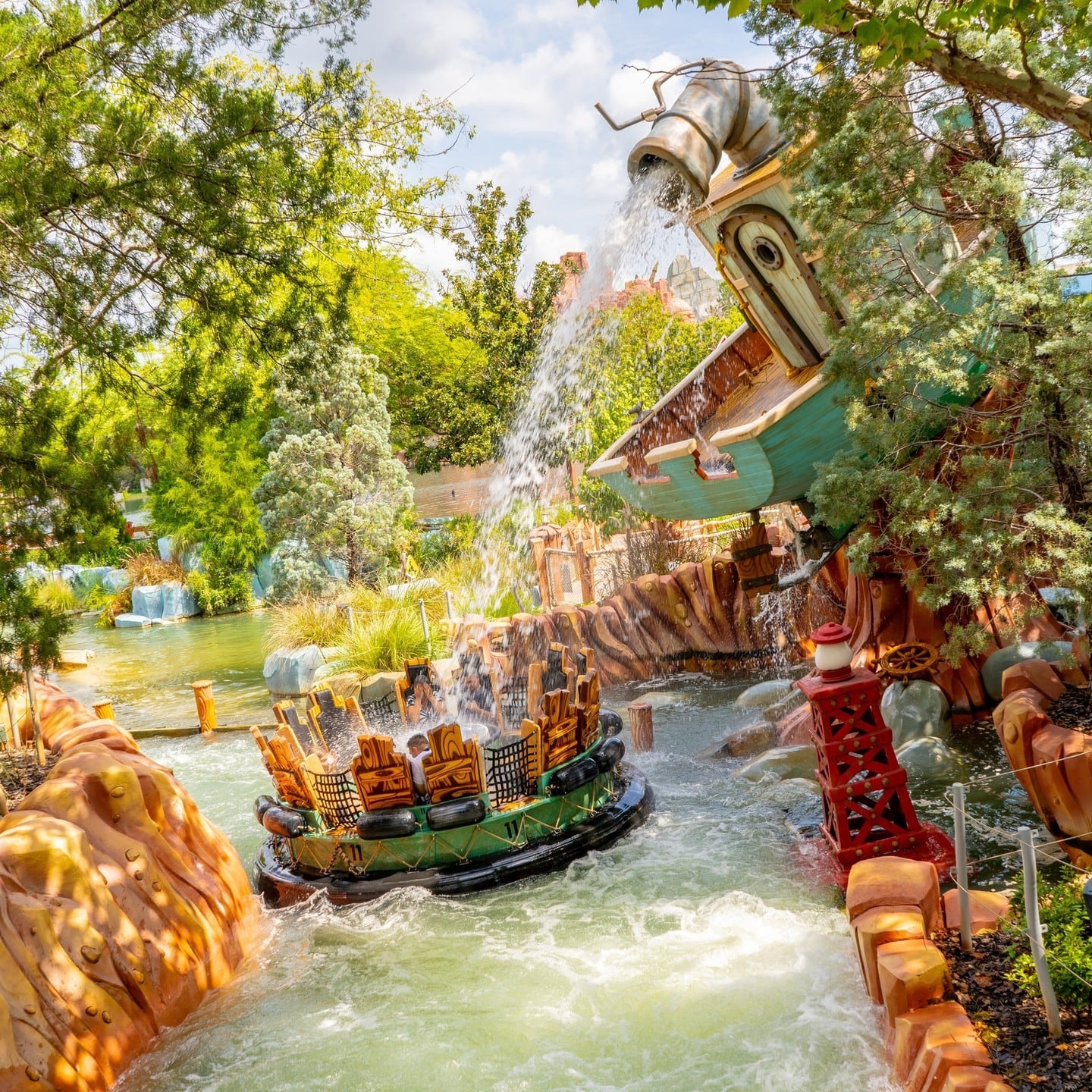 El parque está dividido en tres zonas principales: Wave Village, River Village y Rainforest Village