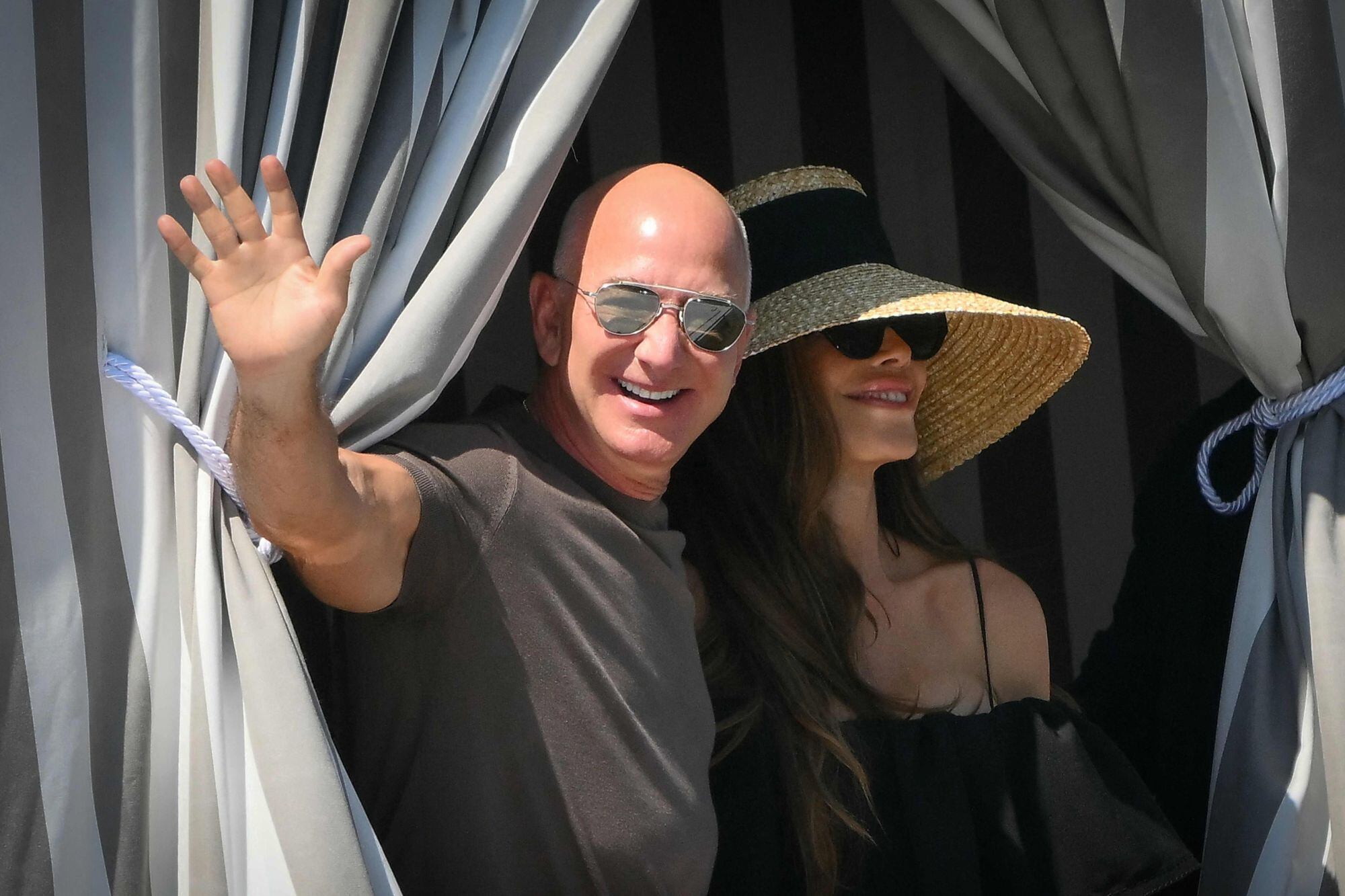 Bezos se mudó a Miami junto a Lauren Sánchez y consolidó un récord en la venta de su mansión en Washington