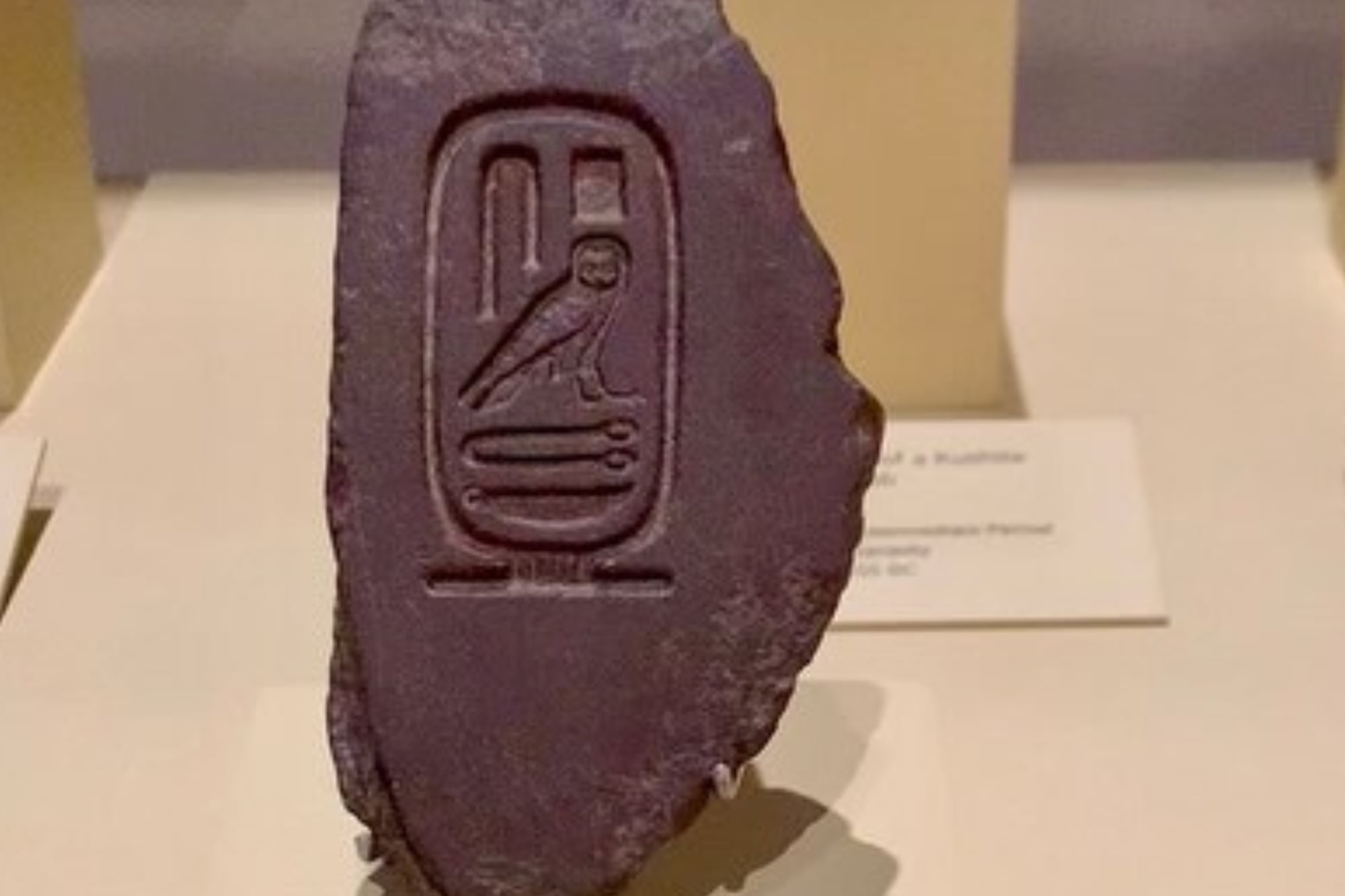 Hallazgo histórico: arqueólogos encuentran un amuleto egipcio en una antigua tumba española