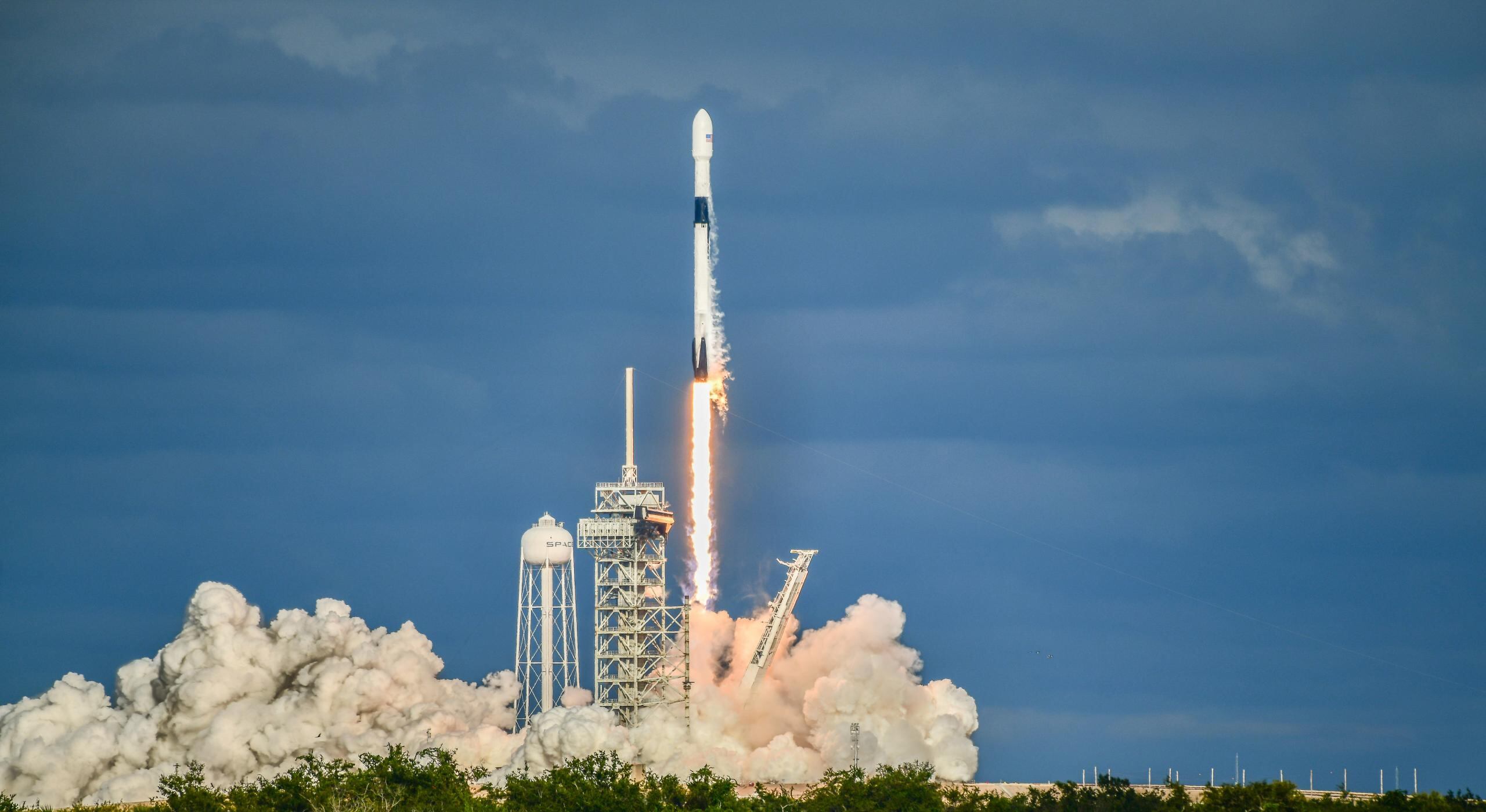 Los lanzamientos del Centro Espacial Kennedy pueden verse desde la playa Cocoa Beach (web/visittheusa)