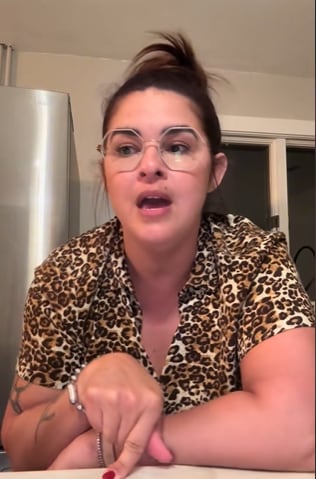 Mujer de Puerto Rico denuncia que Walmart de Ohio no le quiso aceptar su REAL ID de Puerto Rico (TikTok/@cucituraroom)