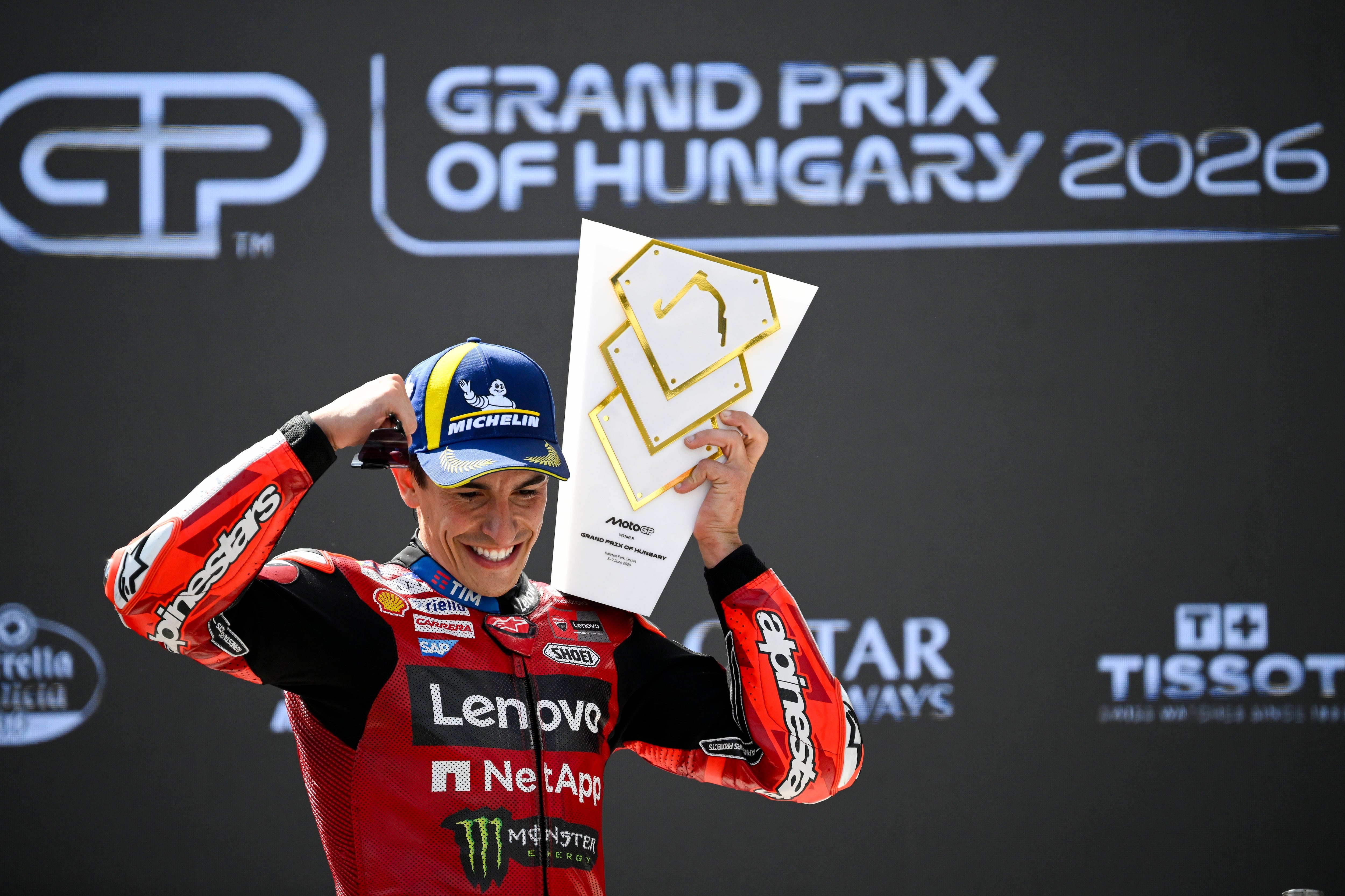 Los 100 triunfos de Marc Márquez y de Ducati, y el espectacular strike que provocó Jorge Martín en la primera curva 6 Como en el pasado, Marc Márquez se reinventa después de pasar por el quirófano y, a pesar de las dolencias, se regala una victoria