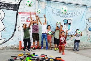 “Desarme infantil”: cambiar armas de juguete por pelotas de fútbol