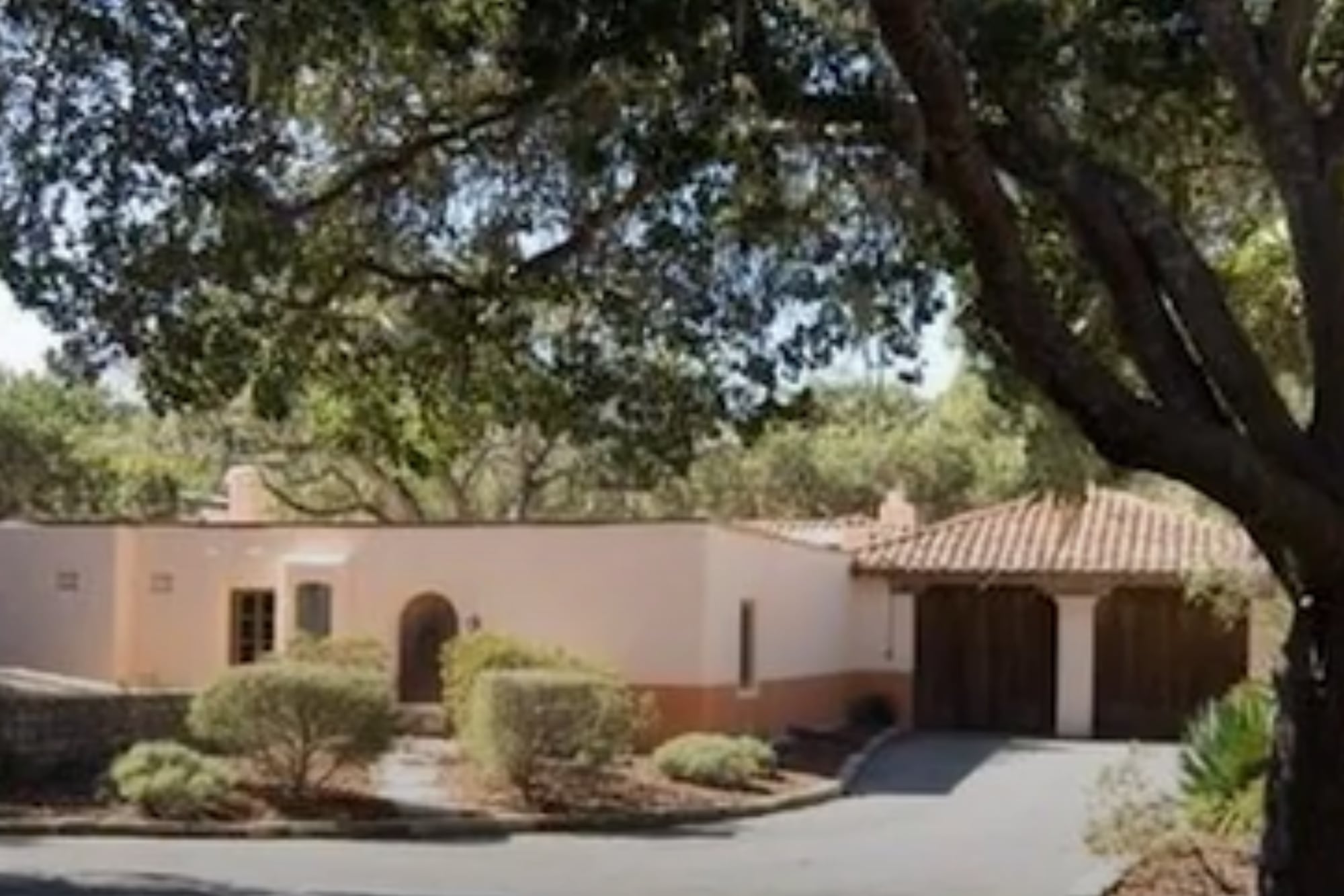 La vivienda tiene una superficie aproximada de 641 metros cuadrados