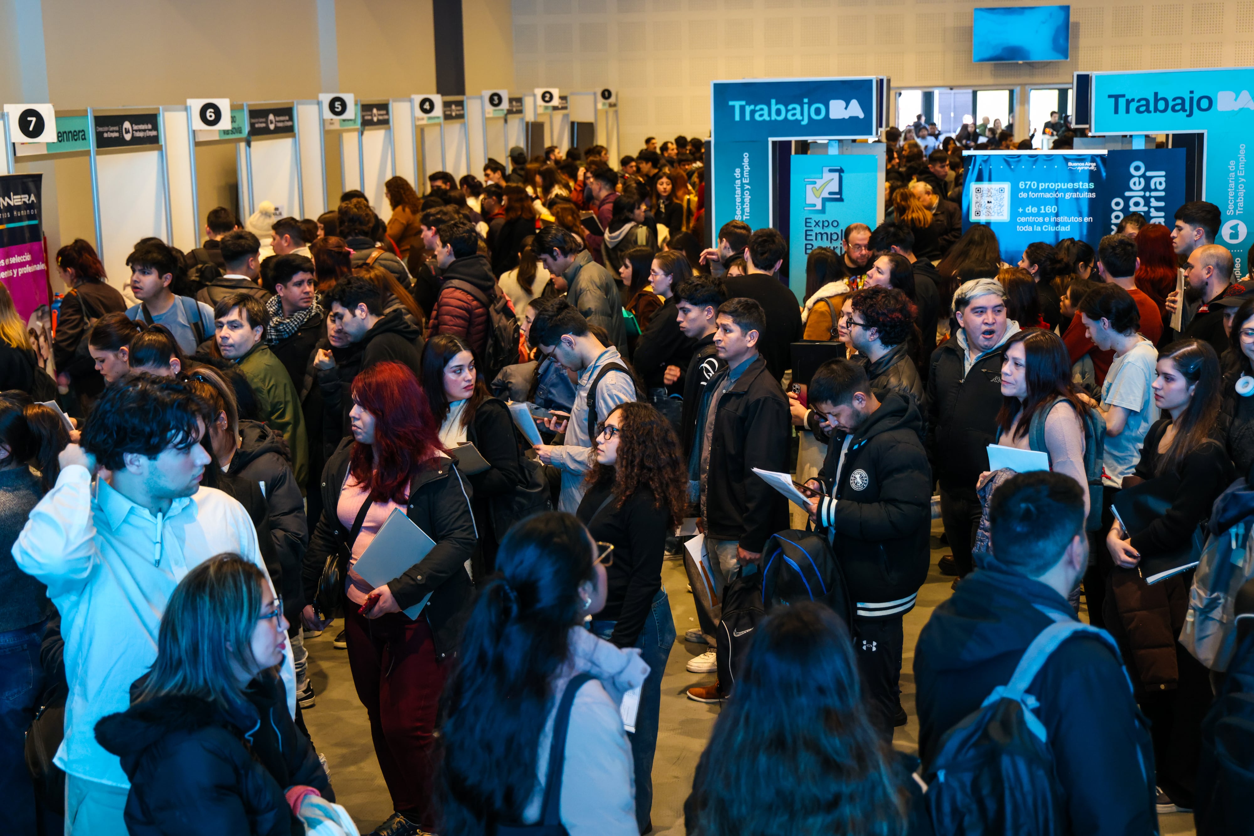 Almagro: la Expo Empleo Barrial fue solo por invitación y reunió a 1400 personas en busca de trabajo