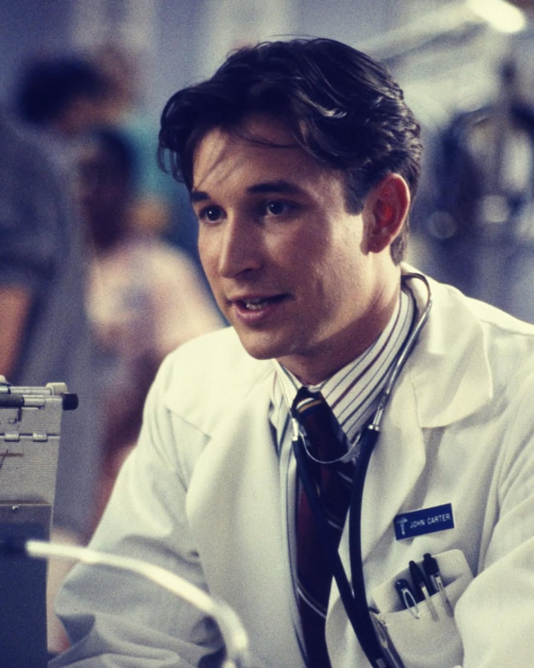 A los 23 años, Noah Wyle interpretó por primera vez al Dr. Carter en la serie ER Emergencias (Foto: Instagram @therealnoahwyle)