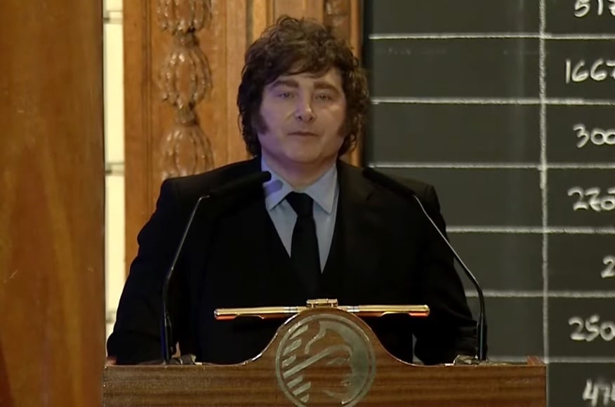 Milei defendió la propiedad privada, criticó el populismo y se cruzó con un espectador