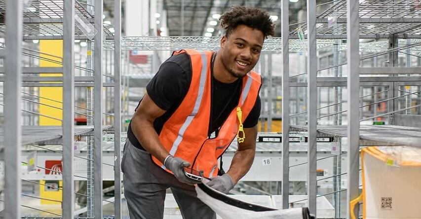 Los empleados permanentes perciben en promedio 23 dólares por hora, mientras que quienes ocupan puestos de medio tiempo ganan más de US$19 por hora