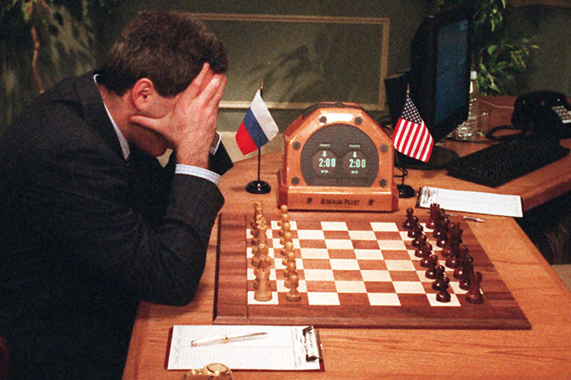 La derrota del campeón mundial de ajedrez se convirtió en uno de los símbolos más conocidos de la relación entre inteligencia artificial y pensamiento humano