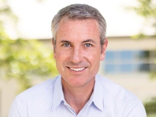 Tras confirmarse la salida de Byron, la junta directiva de Astronomer comenzó a buscar a su reemplazo