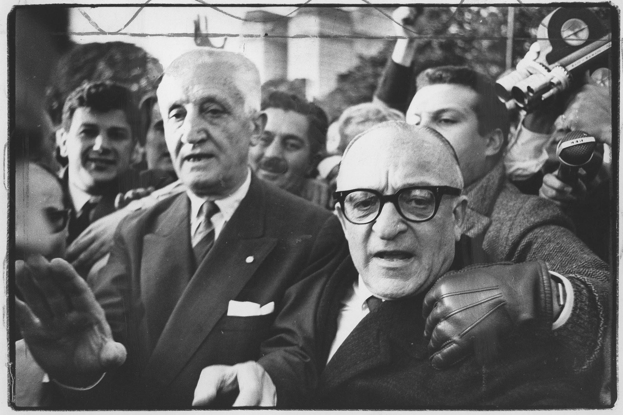 28 junio de 1966: Arturo Illia abandona la Casa de Gobierno luego de ser derrocado por un golpe militar, encabezado por el general Juan Carlos Onganía