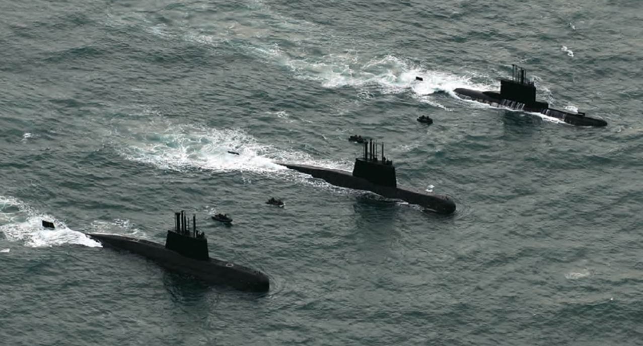 Submarinos argentinos ARA Santa Cruz (S-41), ARA San Juan (S-42) y ARA Salta (S-31) en unas maniobras militares en el año 2015