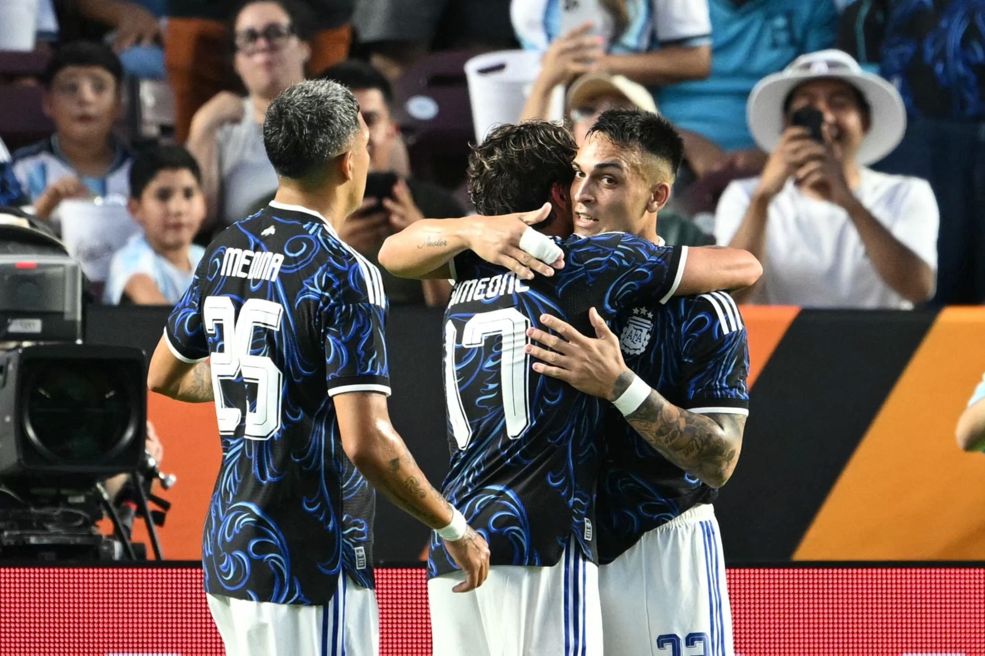 Con Messi como espectador de lujo y varias bajas por lesión, la selección derrotó a Honduras y sumó respuestas de cara al Mundial